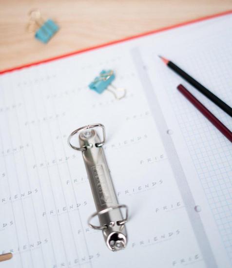 Classeur premium a 2 anneaux avec elastique 4