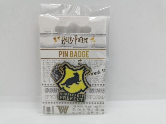 Harry potter pin badge enamel hufflepuff prefect 1