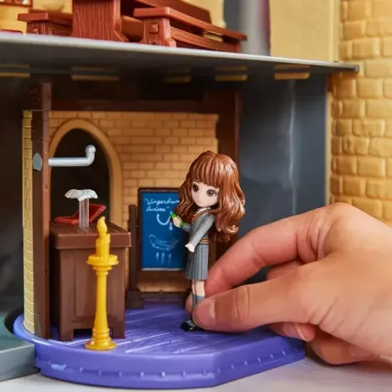 Magical minis charms classroom with exclusive hermione granger 3